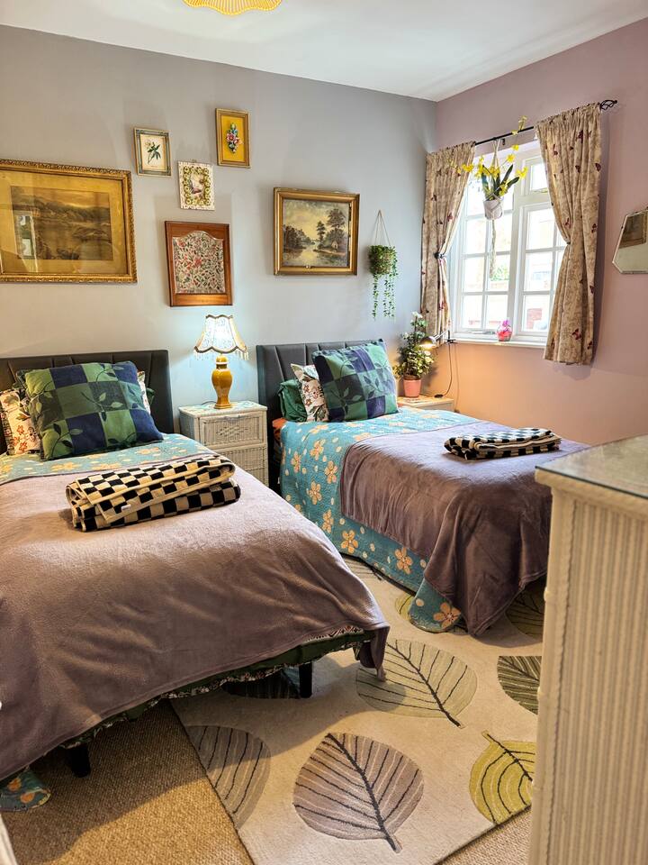 #04 The Hawthornes Sleeps4|NEC 7mins|BHX 8mins