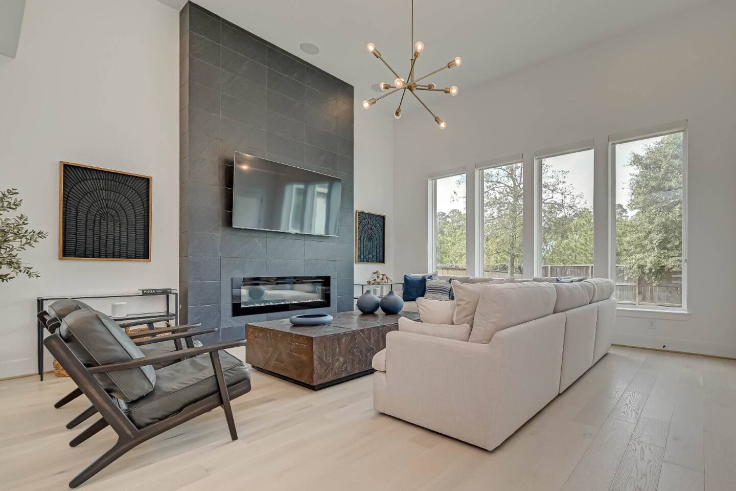 Modern 4BR Retreat | BBQ & Dining in The Woodlands