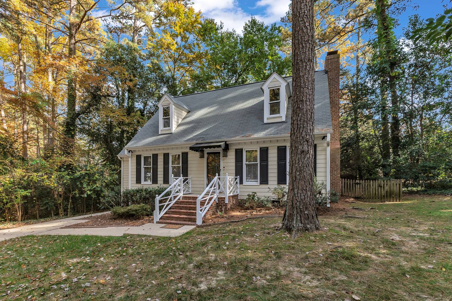 14 min to Downtown + NCSU | Nurse Discount | Patio