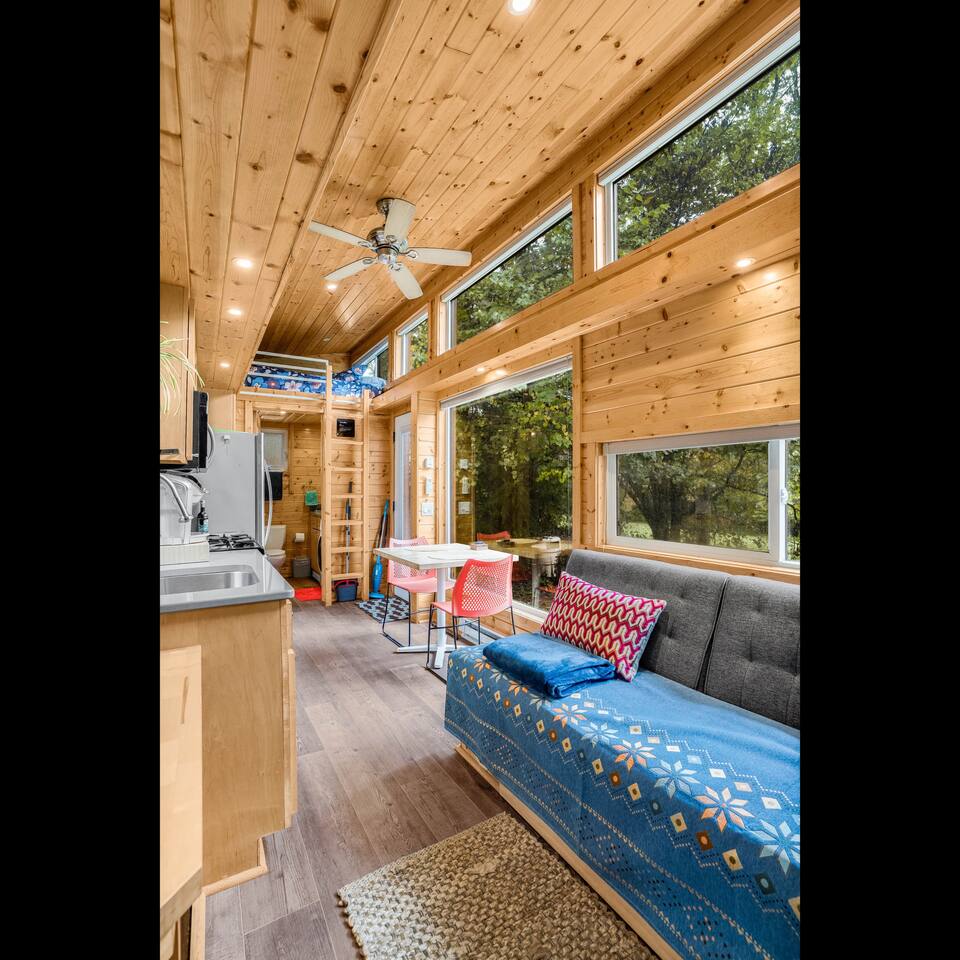 Spacious Tiny Home Close to Wine, Beer & Mountains