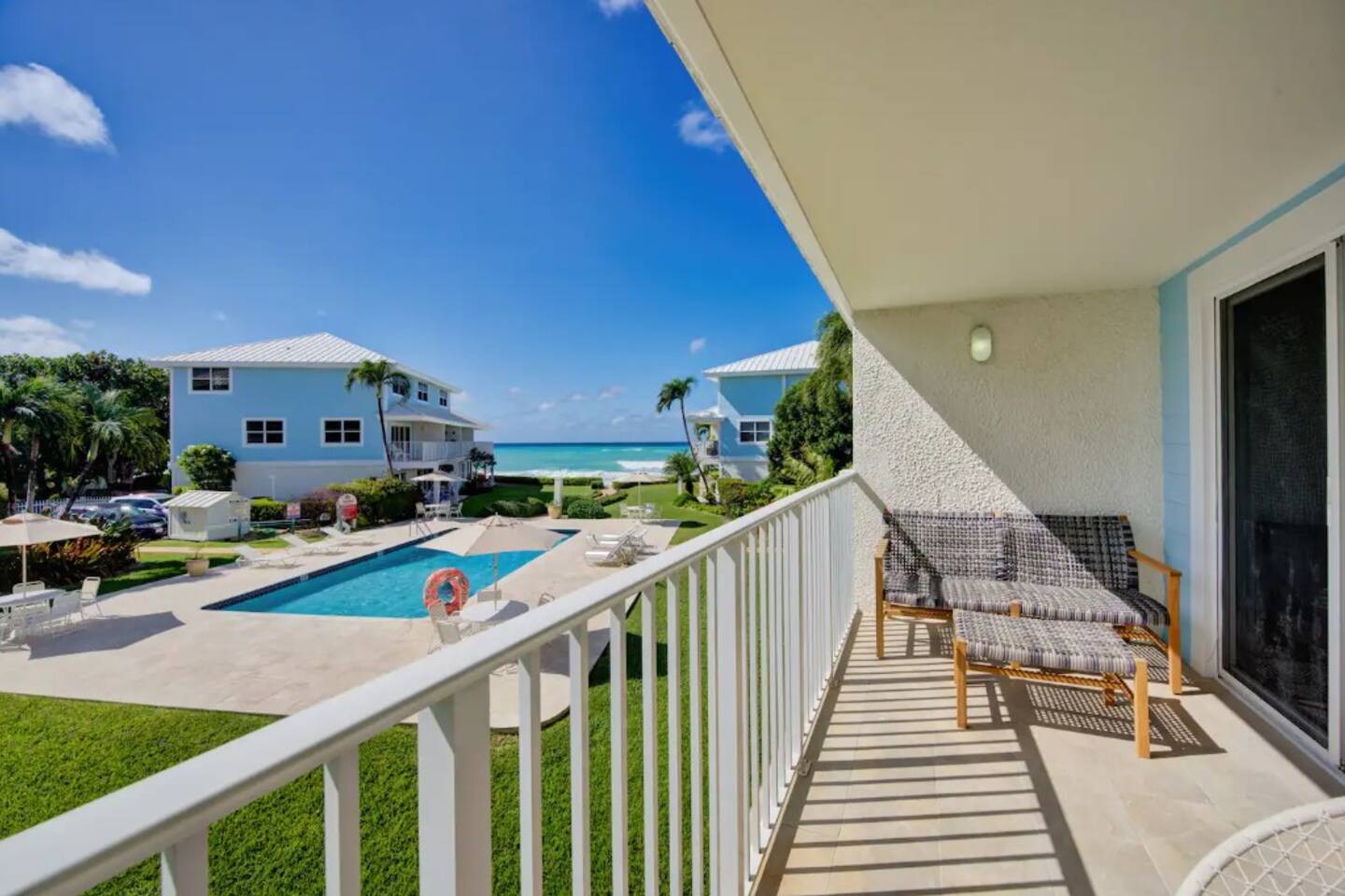 Large 7 Mile Beach Family Getaway, Pool & Sea View