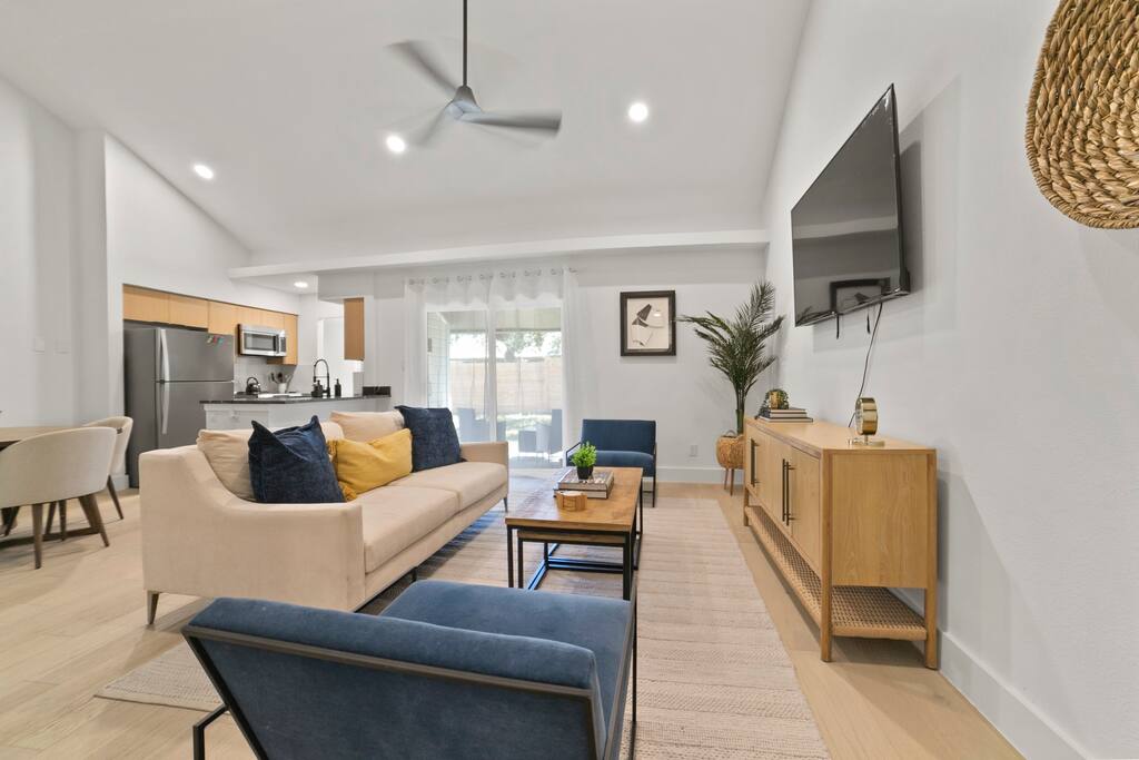Modern Newly Renovated South Austin Urban Retreat