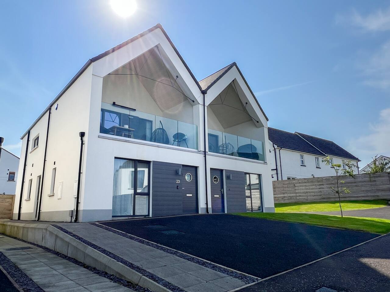 Portstewart family home | Balcony & BBQ | Sleeps 8