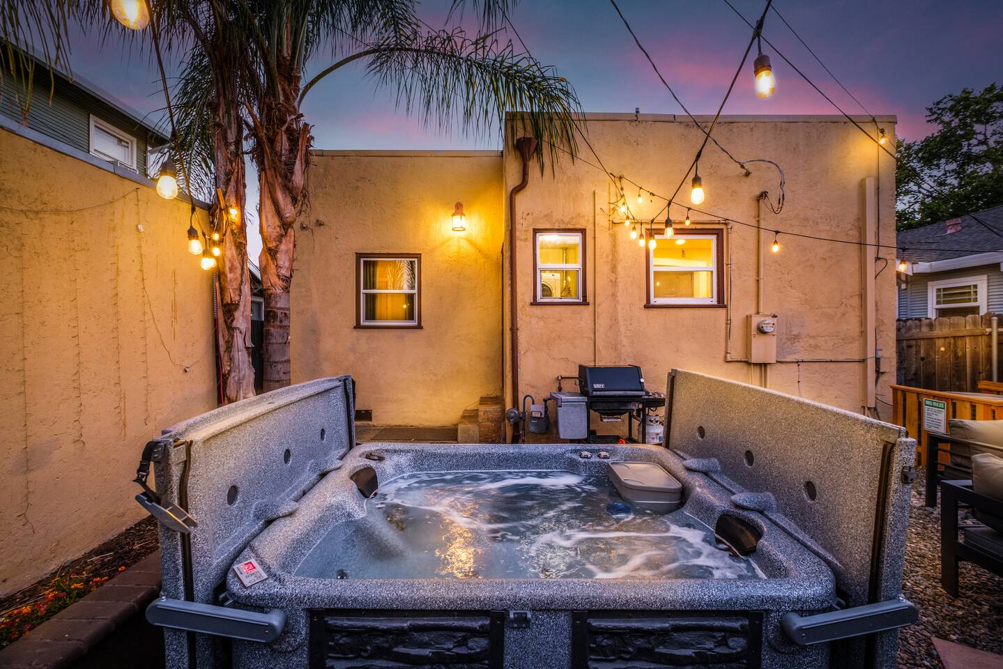 Unique Bungalow w/ hot Spa in DT