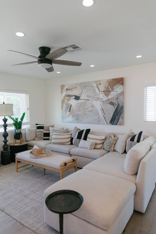 Fam + Remote Work Friendly|Hot Tub|Slps8| Pets OK - Holiday Home