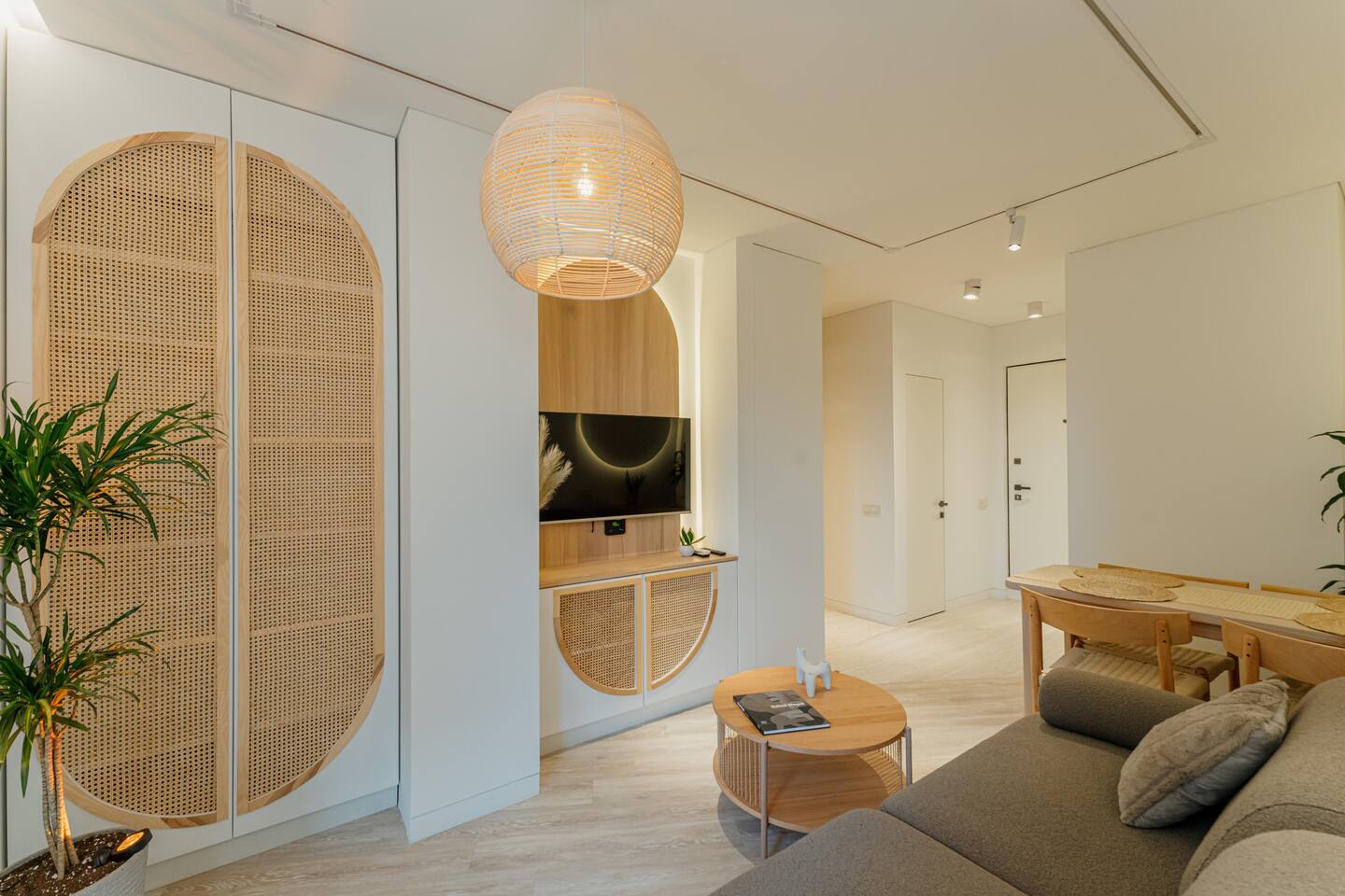 Soft Elegance | Cream-Toned Comfort | Self Checkin