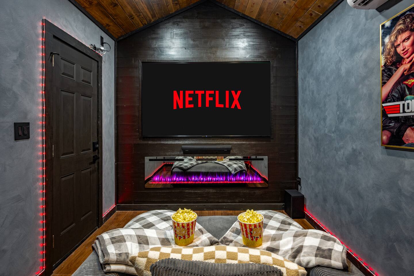 Ultimate Couples Retreat! Private Theater + Hottub