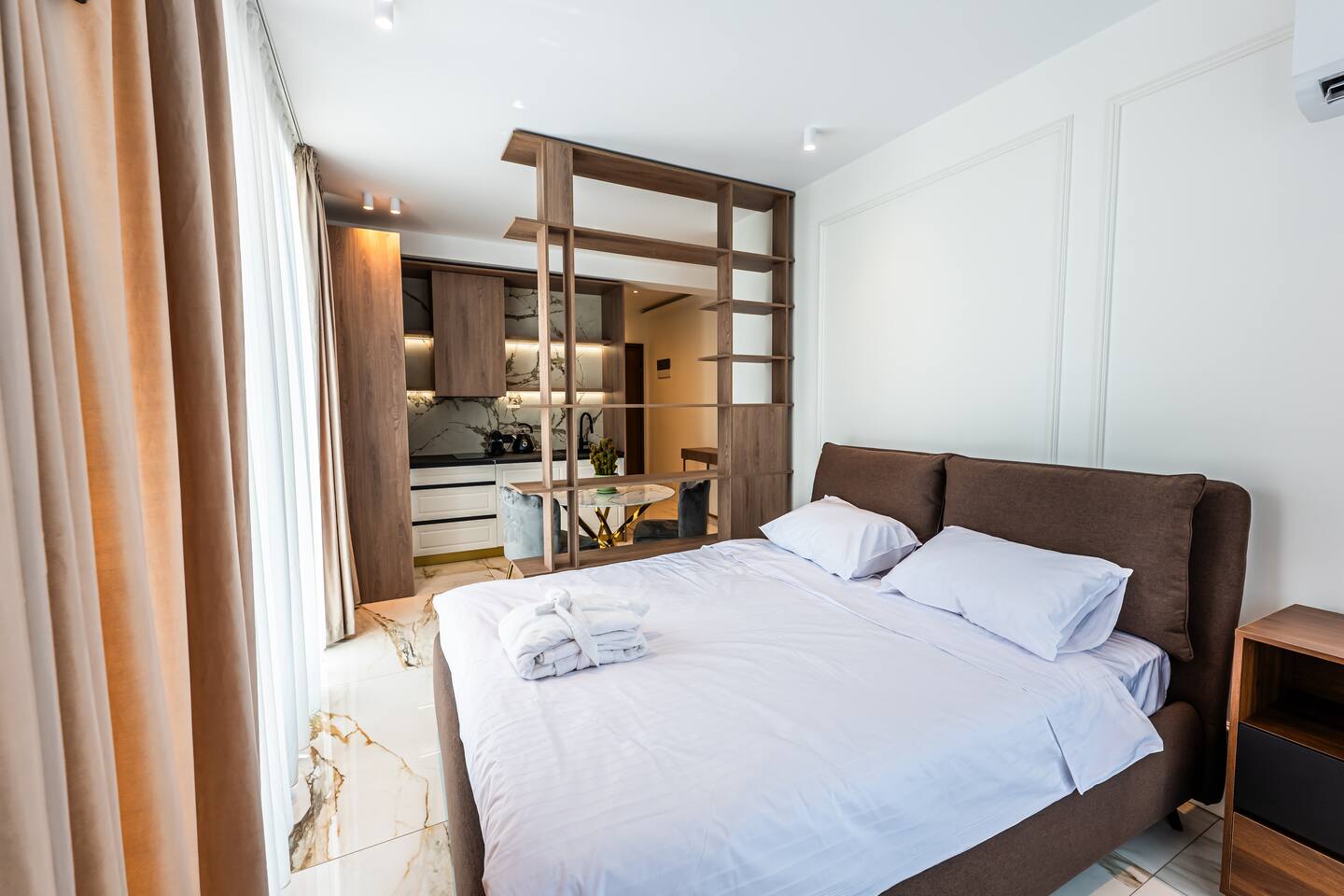 Studio suite close to Center