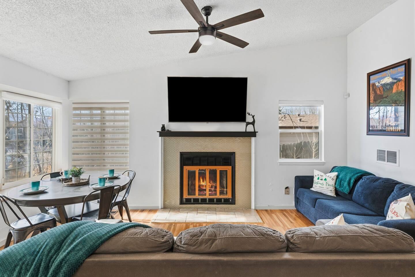 Pet Friendly 2 King Beds AF Academy Sleeps 12