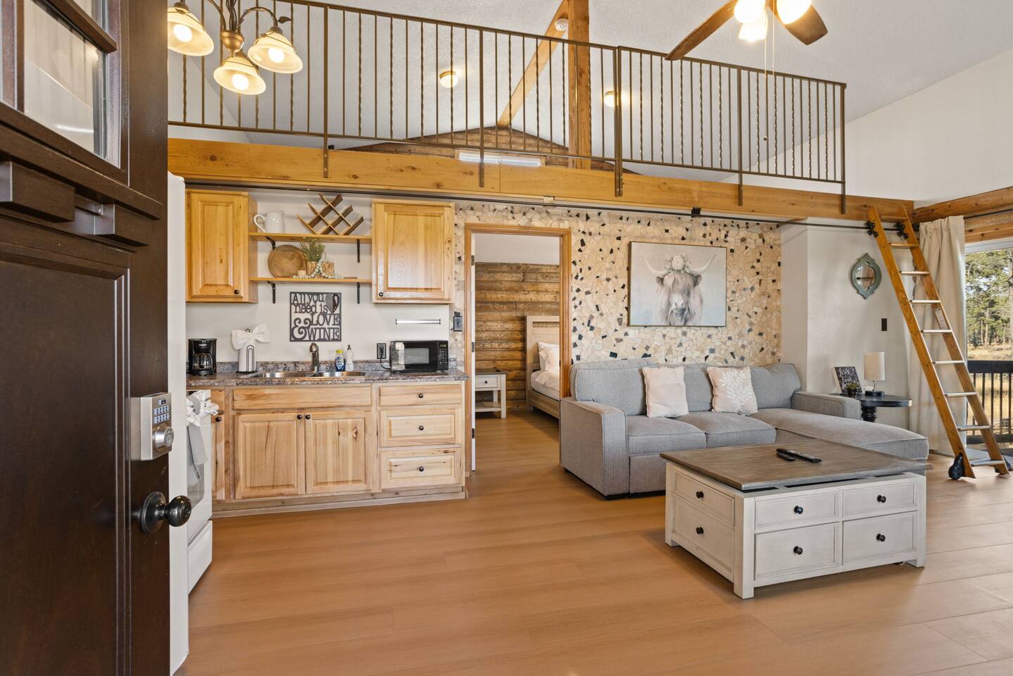 Private Mountain Cottage! King Bed * 8 Acres