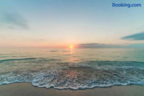 Stroll to Siesta Beach from Serene Condo + (bikes)