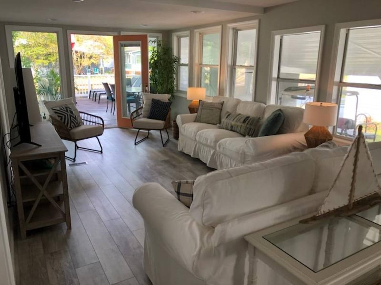 Life is good on the deck! 2 Golfcarts!