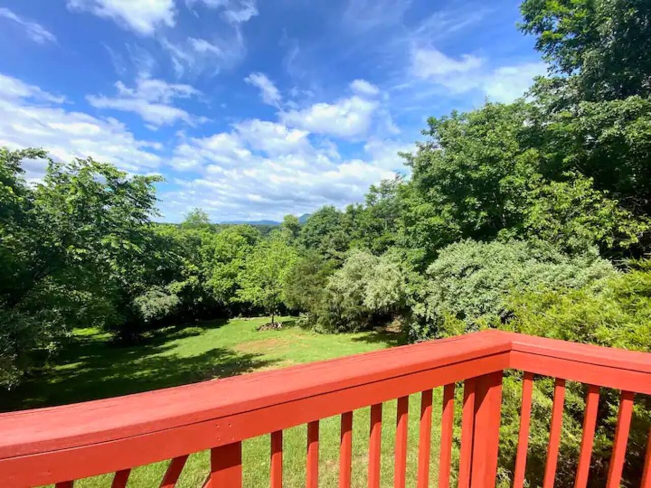 Hot Tub & Sauna with Mountain View | Pets Near SNP