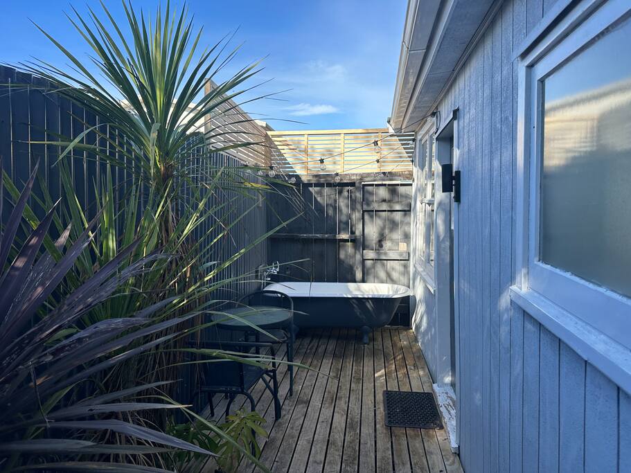 Waikanae Beach Escape:
your perfect escape awaits...