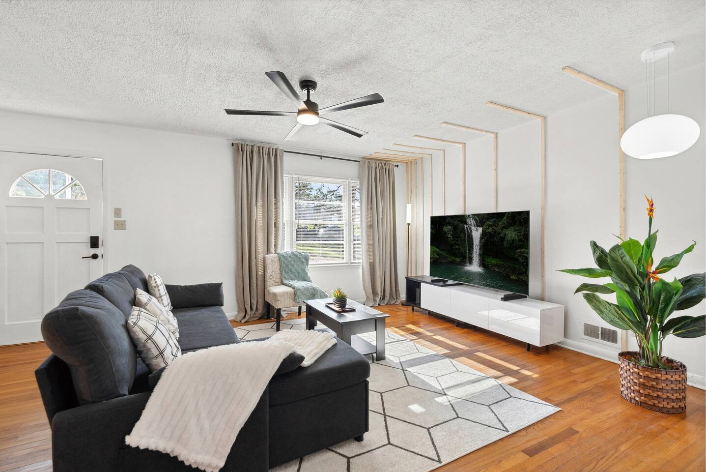 Modern & Cozy | Near Downtown | 75” TV + Fast WiFi