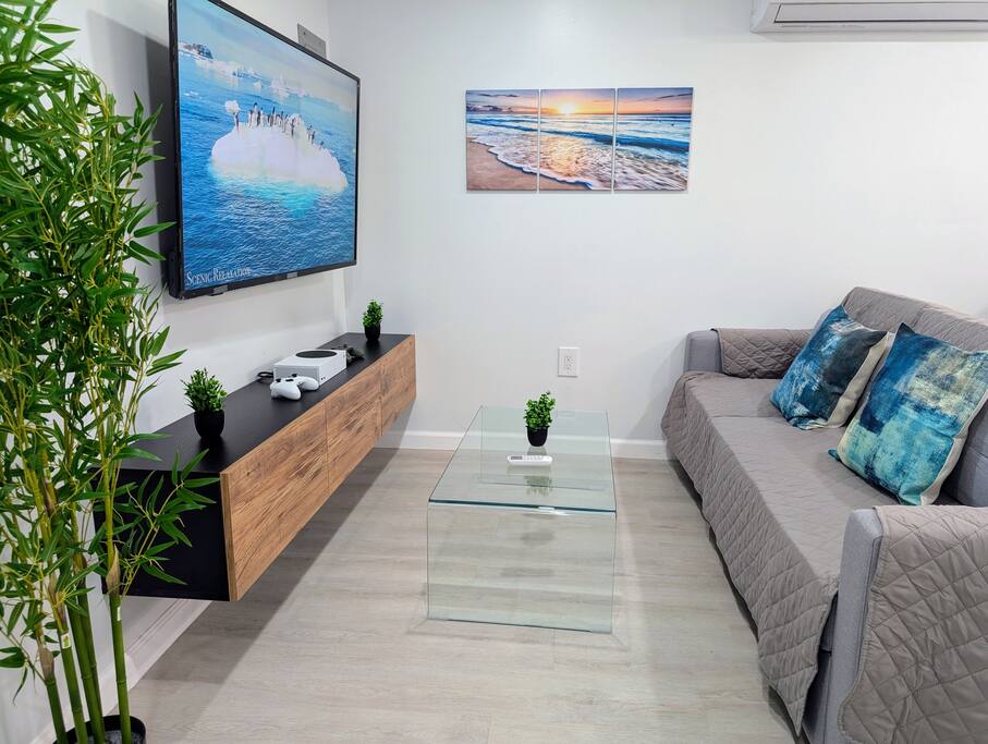 Luxury 1BR BSMNT suite w/ Backyard! Parking nearby