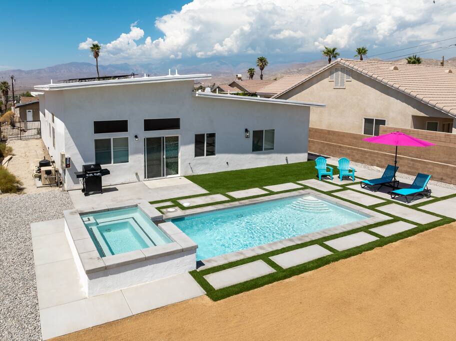 Gorgeous & Extraordinary 4BRM House -w/ POOL !