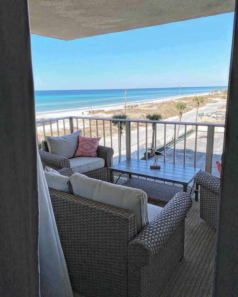 TIME TO RELAX! {BEACH,POOL,TIKI BAR,GYM} *REGENCY*