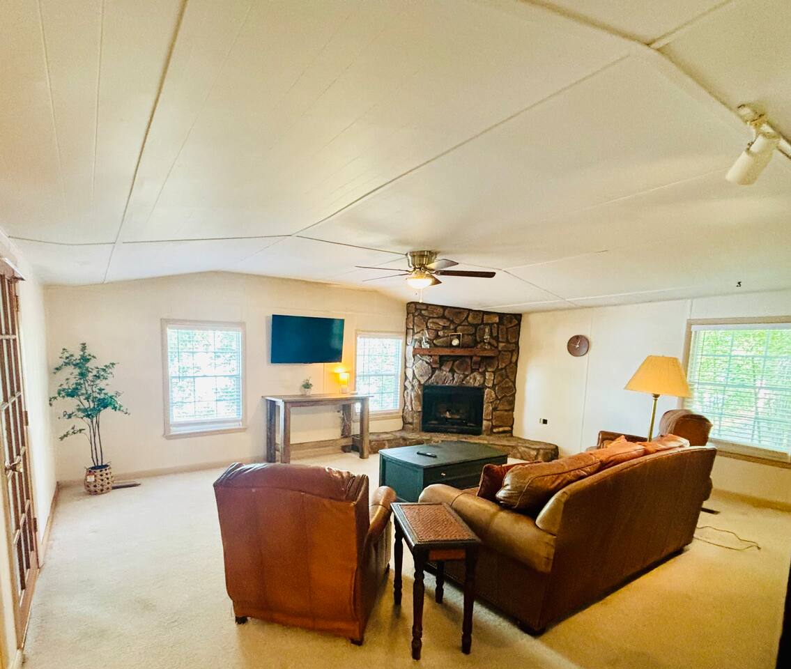 Logan Martin Lakefront Cabin