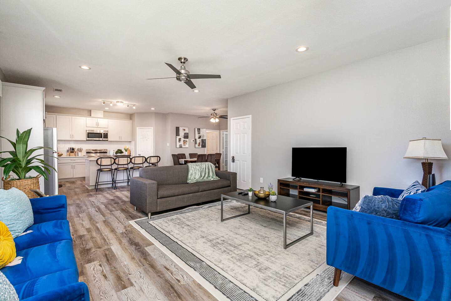 5 bed 5 bath house in Arlington | UTA | AT&T |