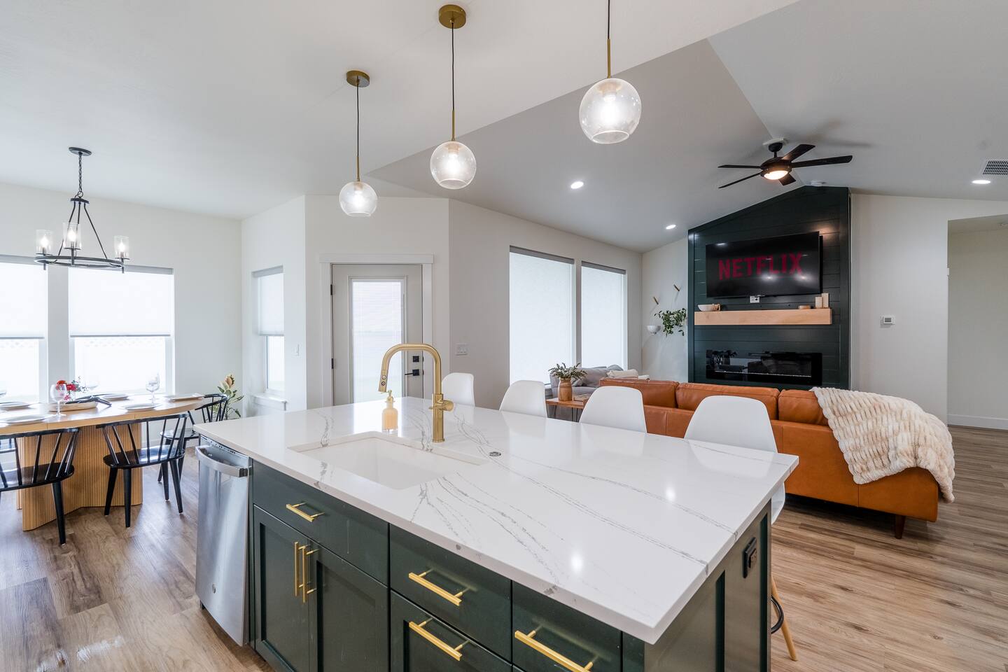 Chic & Stylish/King bd/Fireplace