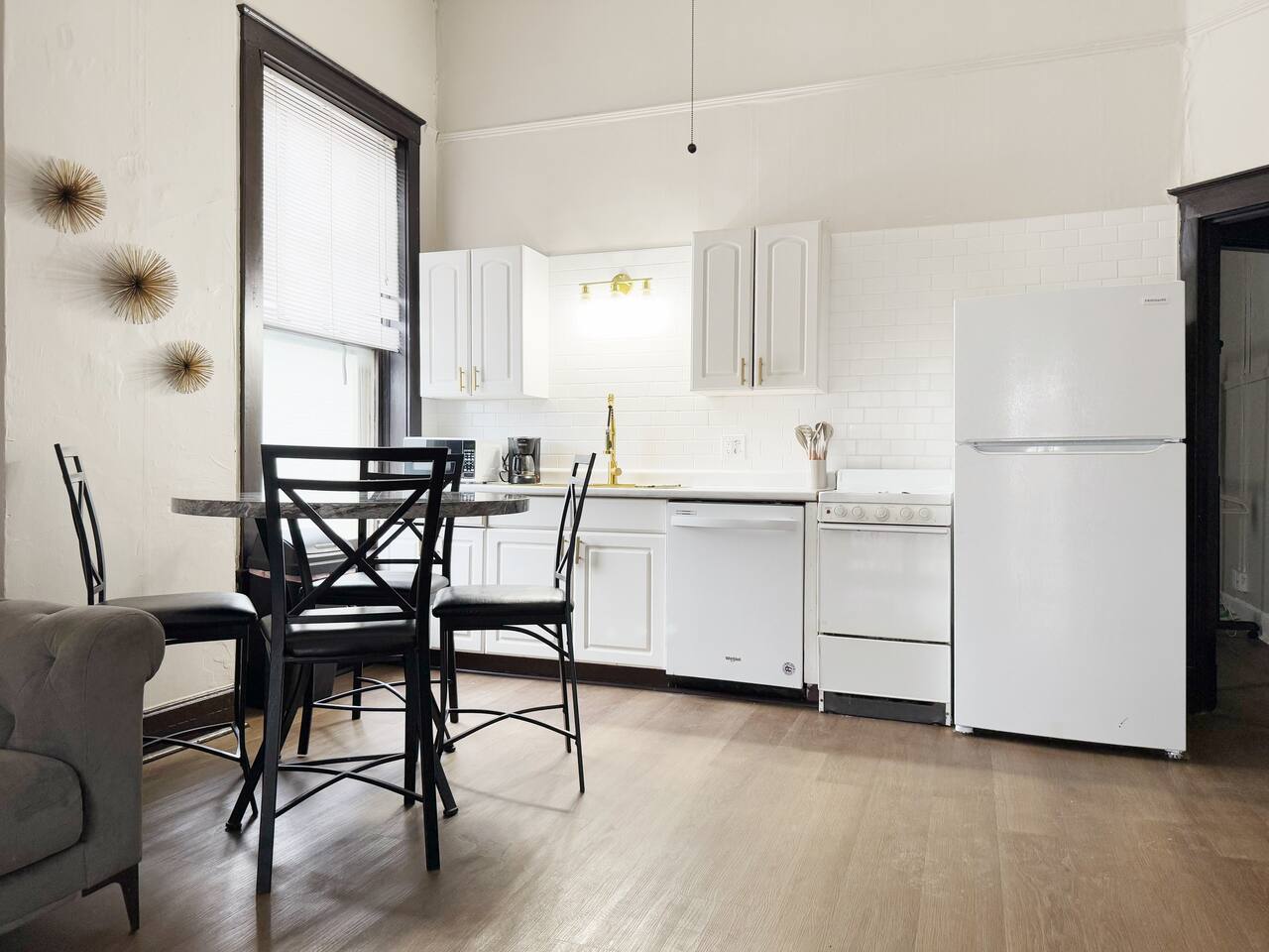 The Harrison E | QUEEN 1BD/1BA Apt near Downtown photo 3