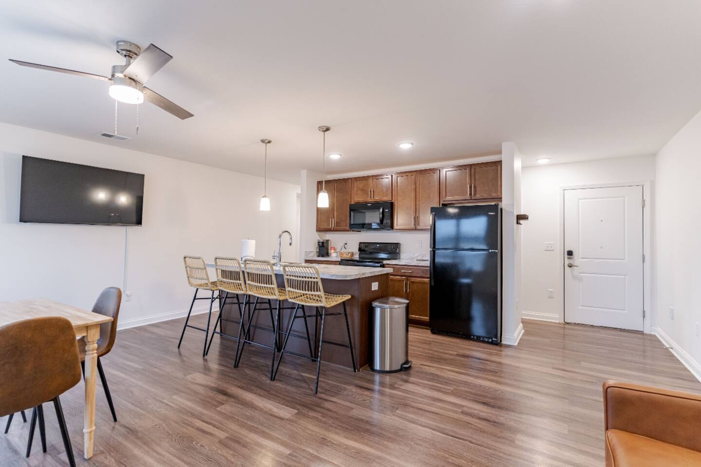 Minimalist Oasis 1317 1A