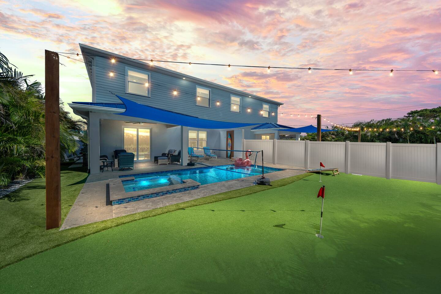 Rocket Landing 5/4.5 with En Suites- Beach access