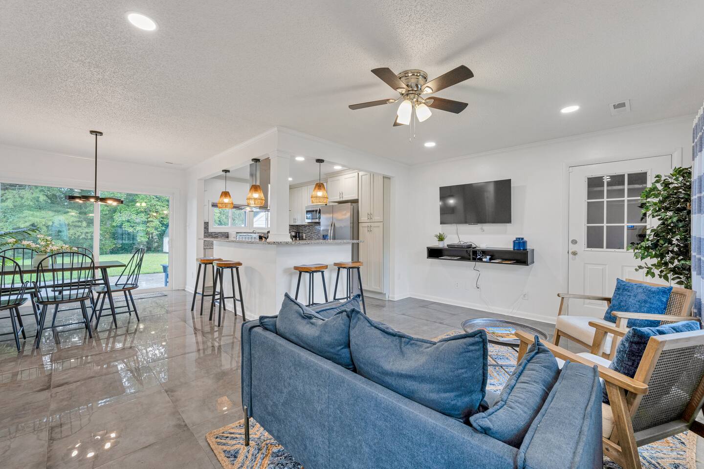 3 BR Oasis on the River! 8 Min to Casino!