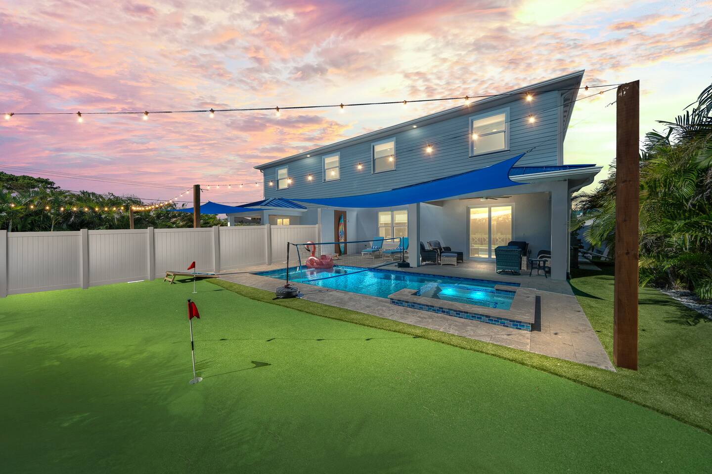 Launch Pad 5/4.5 with En Suites- Beach access