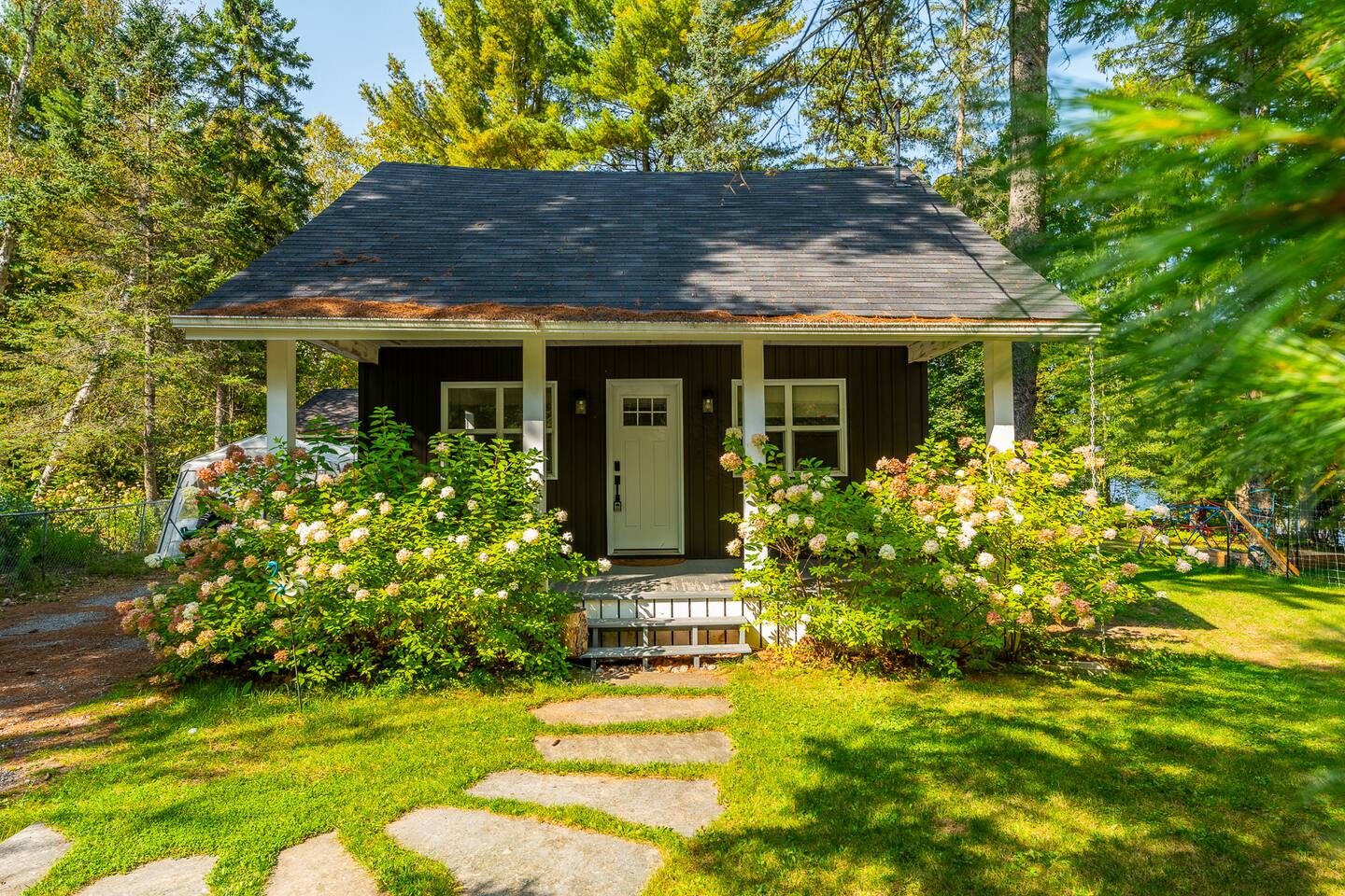 Pet Friendly | Mins to Arrowhead | Waterfront