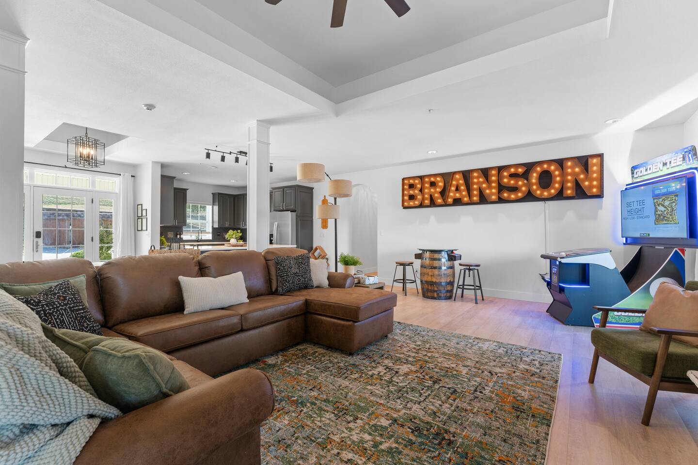 4King Suites, Arcade Games, Golf, Balcony