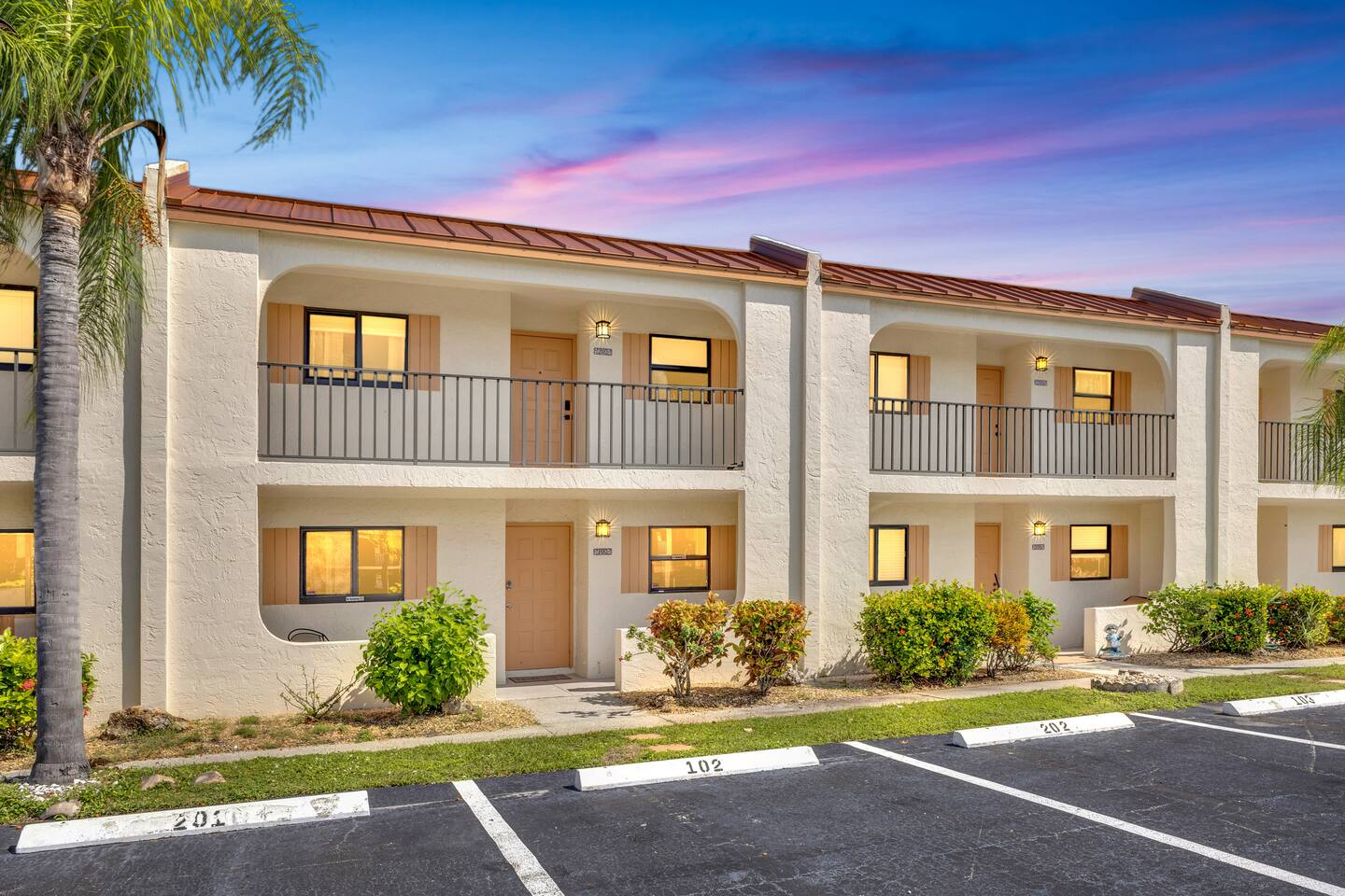 Updated Condo w/ Pool and Tennis