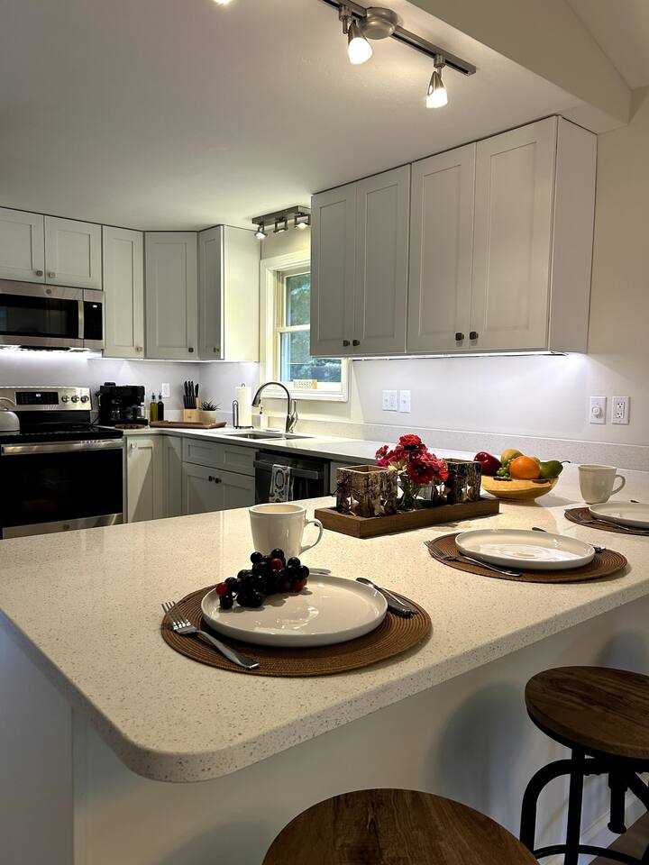 Family friendly 3 BR hiking skiing lake peaceful