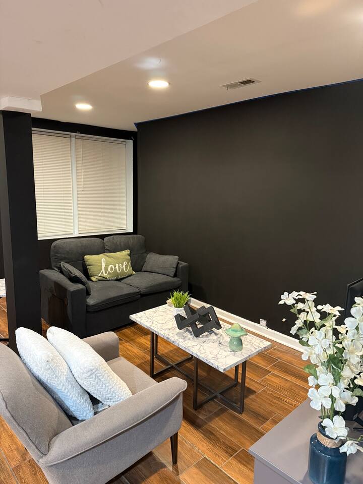 Stylish & Artsy 2BR 2BA | Wi-Fi | West Loop|