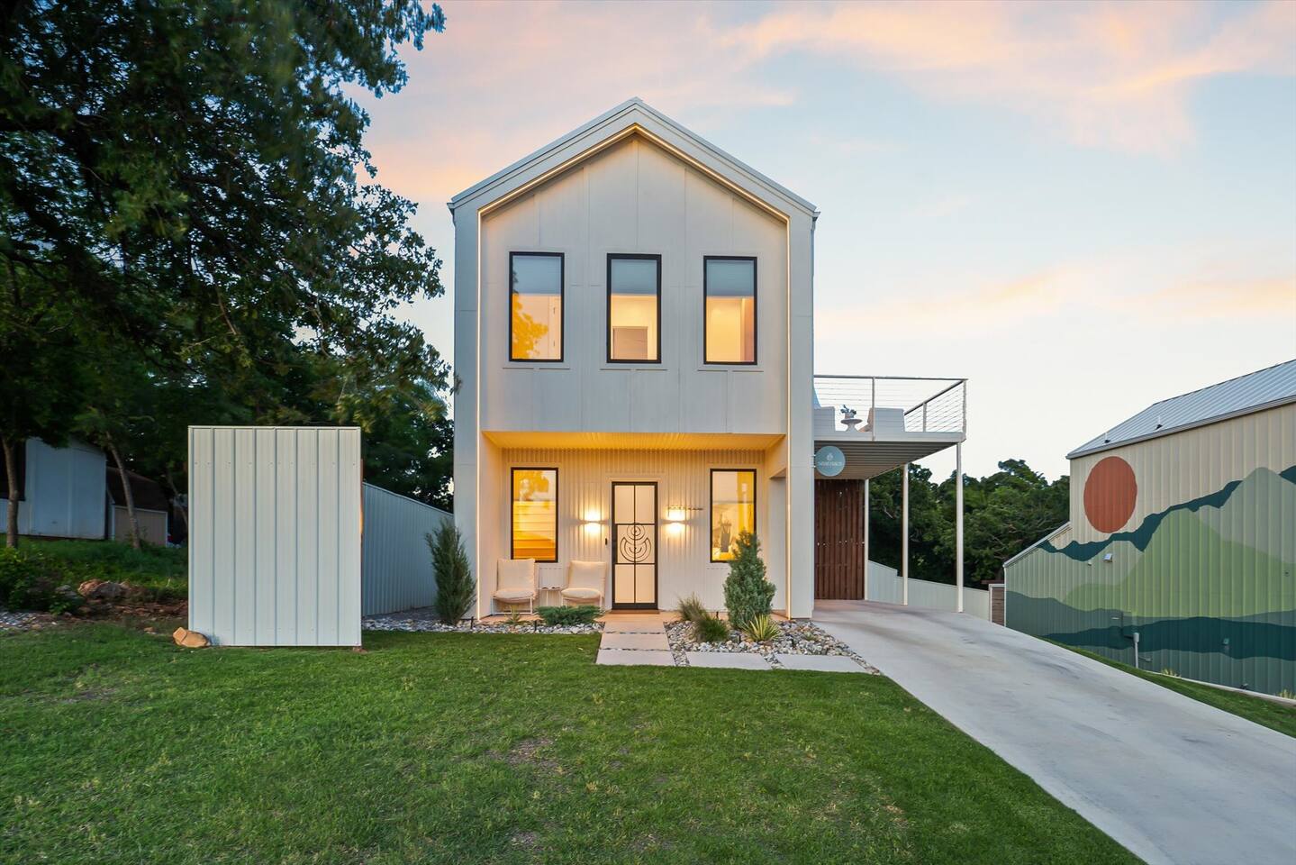 Balance Retreat• Private Indoor Hot Tub • Sauna