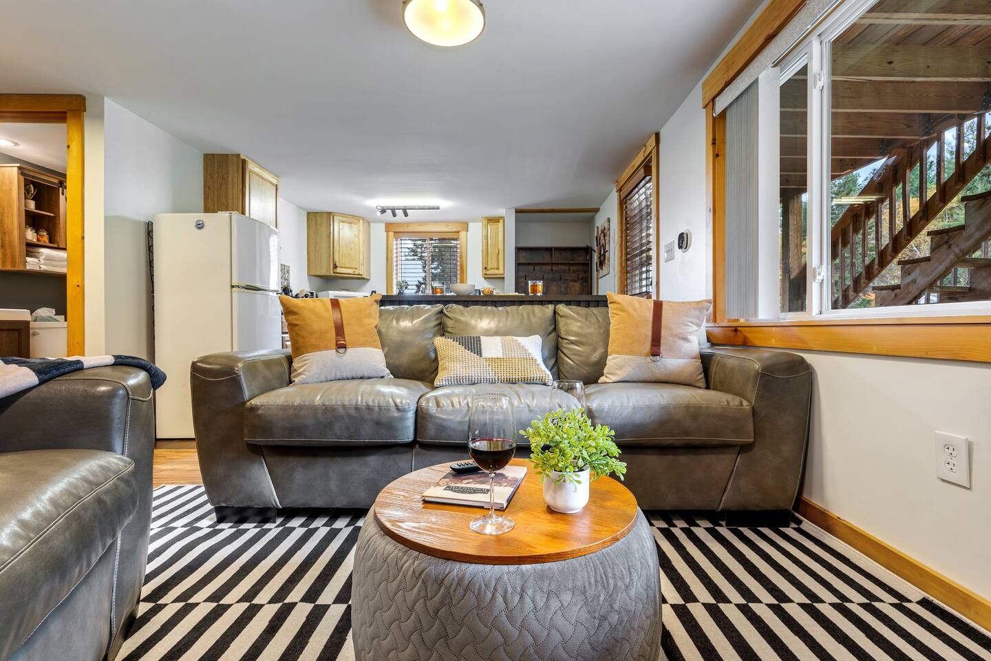 20 Min to Sugarloaf, on Snowmobile Trail