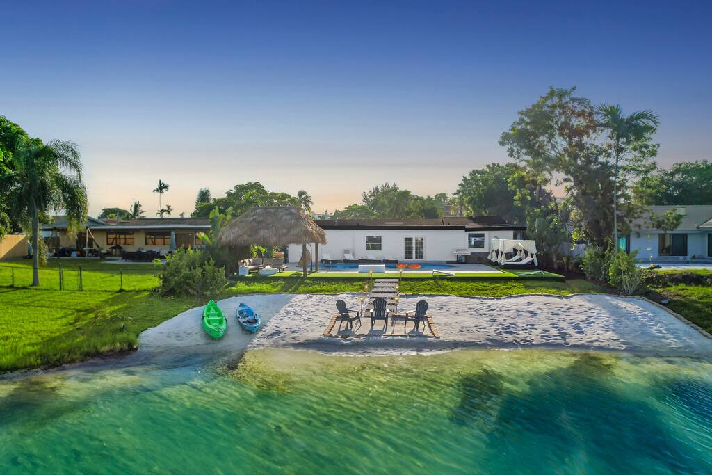 Paradise Sunset Waterfront Home | Firepit, Kayaks