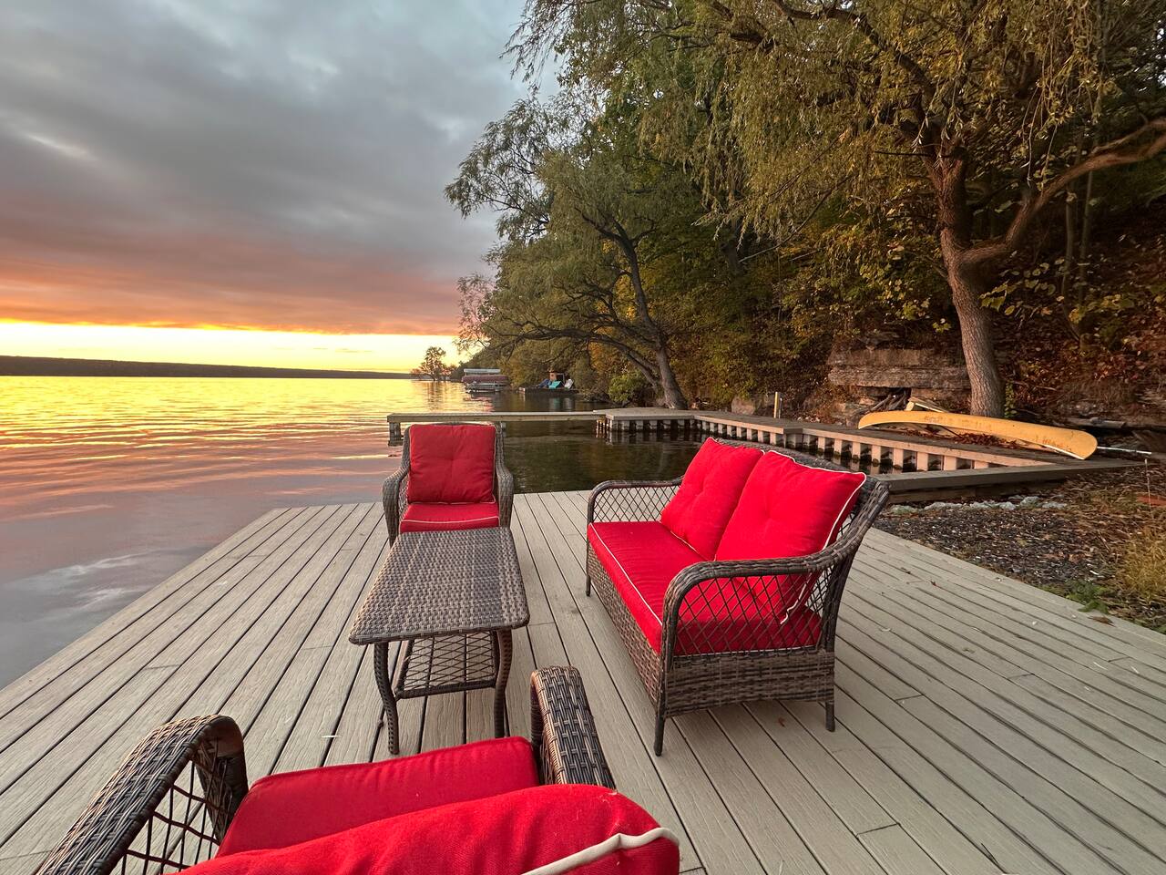 Cayuga lake cottage with private lake access