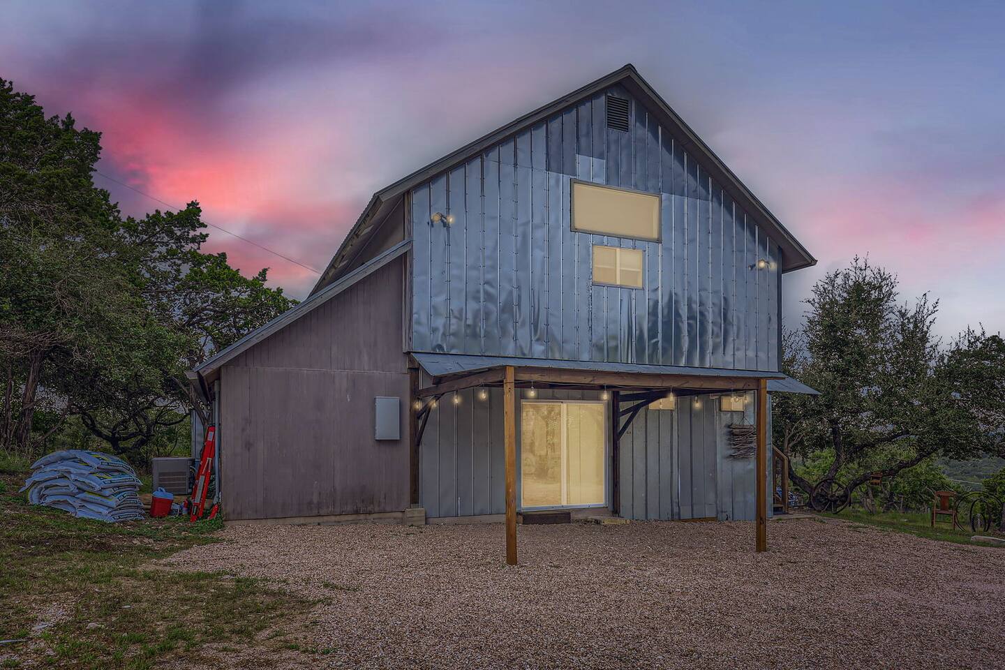 *NEW Ultimate Compound Retreat w Pool, Fire Pit +