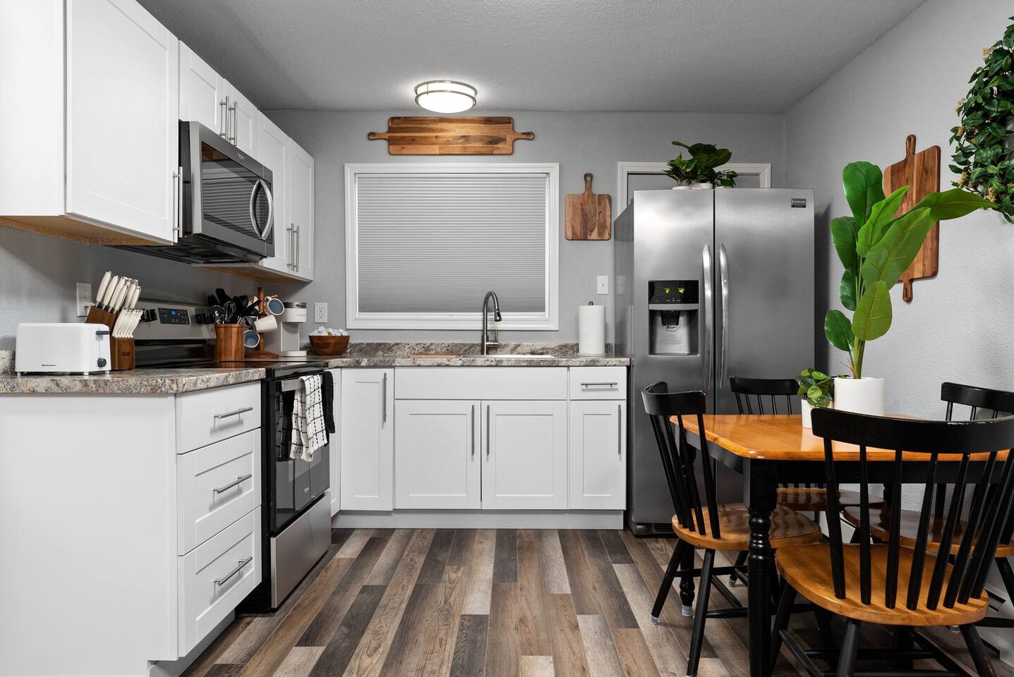 Adorable spot in midtown (2)