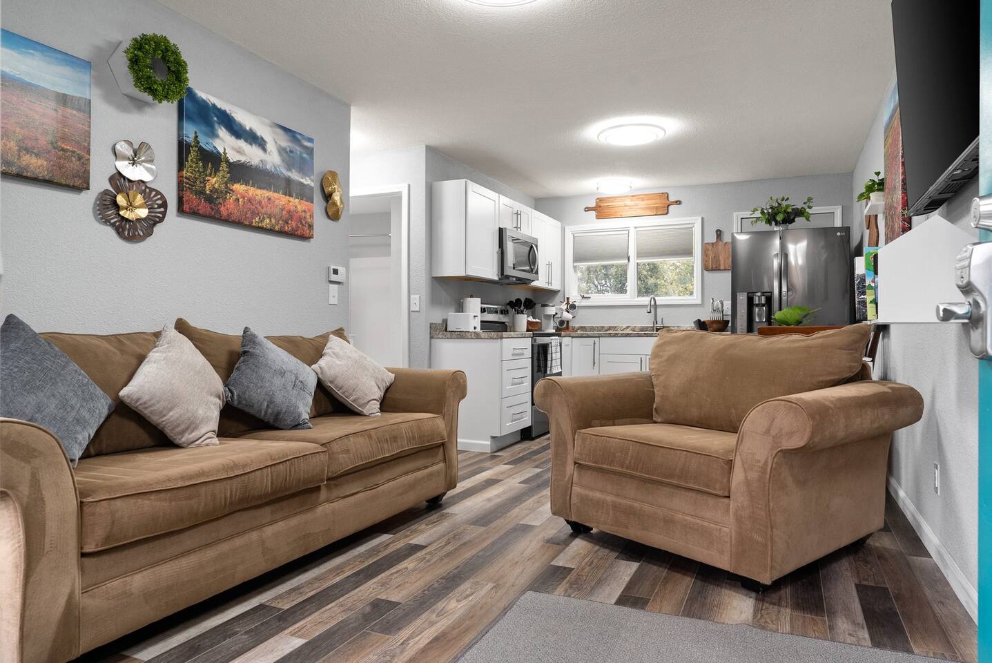 Cute and cozy updated apartment in Midtown (4)