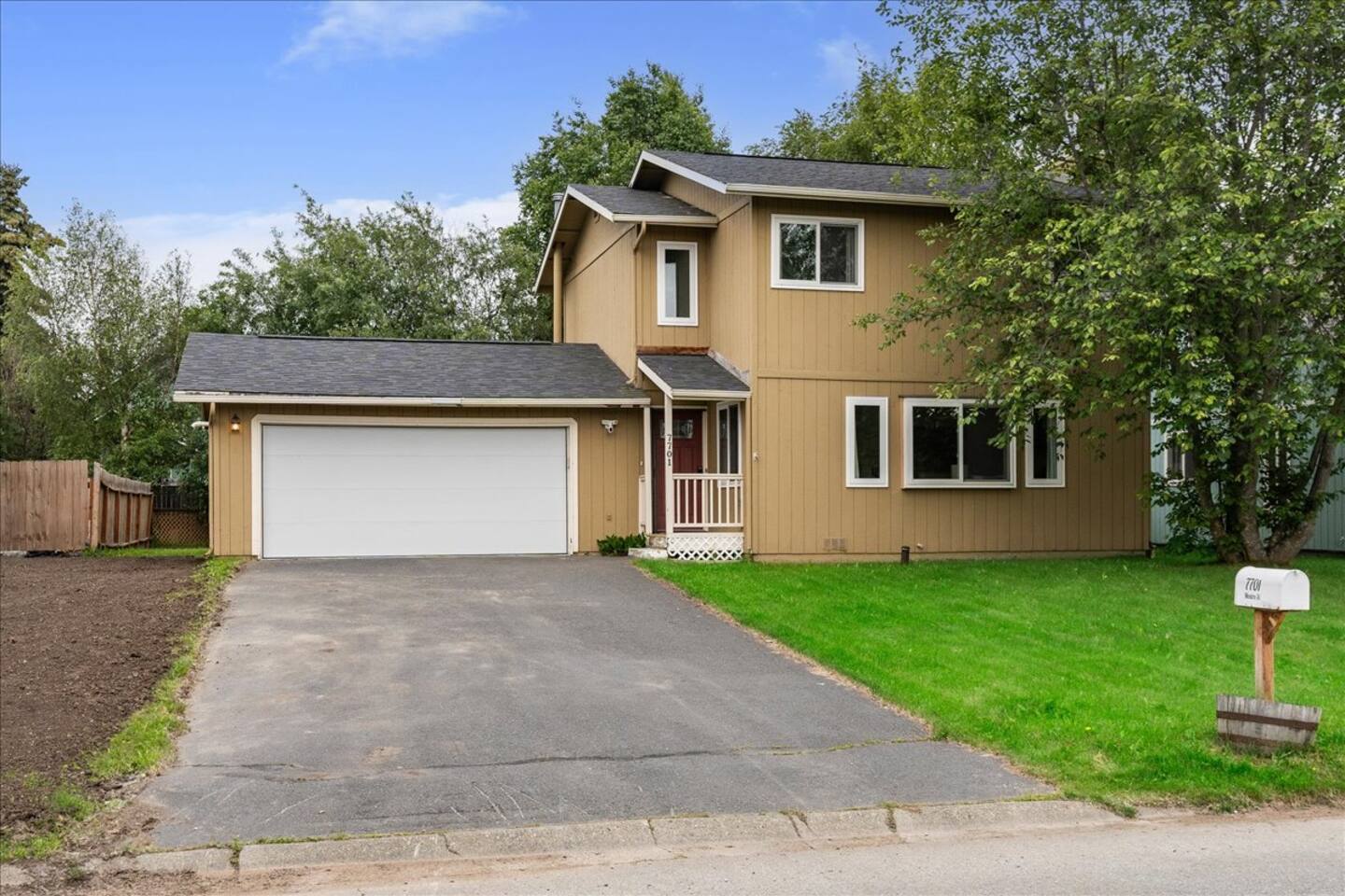 Stylish, spacious, & private 3 bedroom home