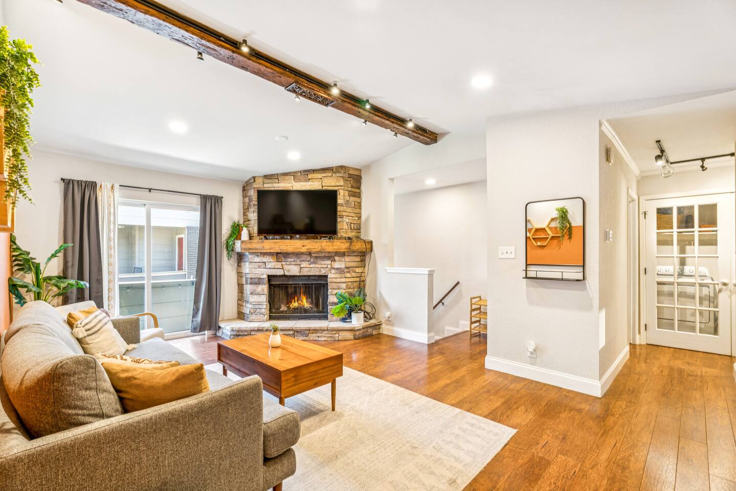 KING Bed Condo on Rvrs