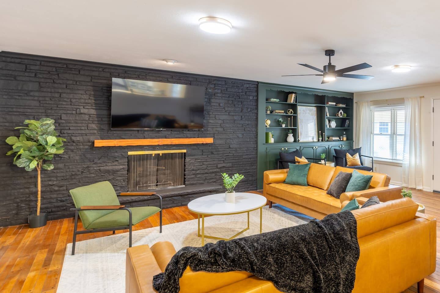 2000 sqft - 3 King Beds, Pool Table, Close to EXPO