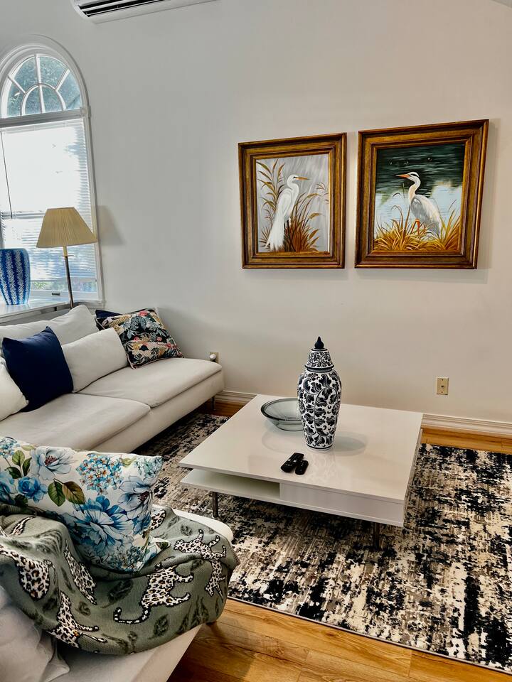 The Annex – Lxry Suite in Downtown Harbor Springs!