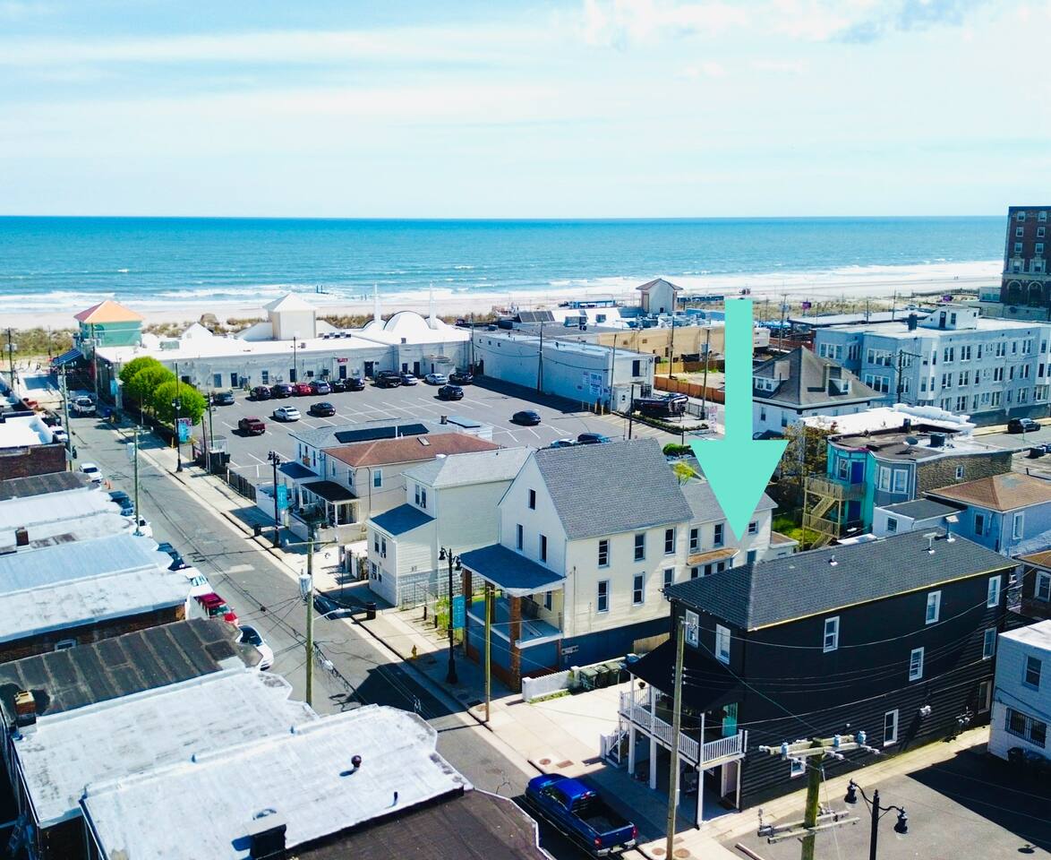 Unbeatable location! 9BR3B ideal for large groups!