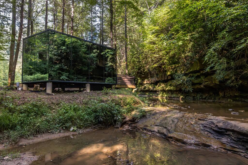 Modern Mirror Home w/ Hot-tub - “Glass House” #1