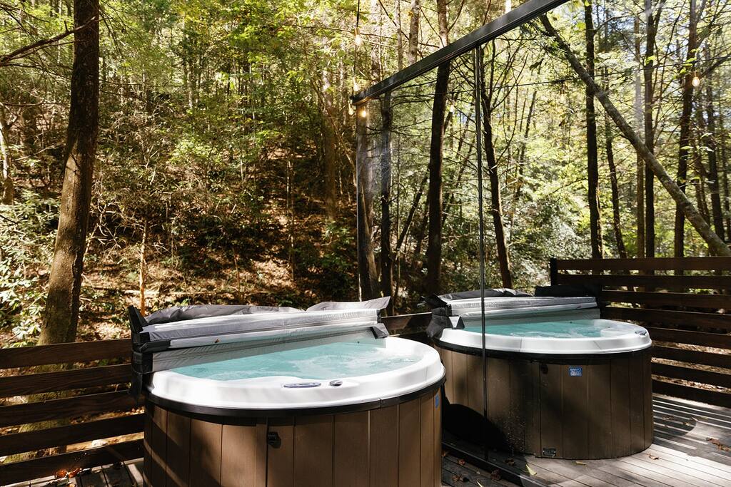 Modern Mirror Home w/ Hot-tub | “Glass House” #2