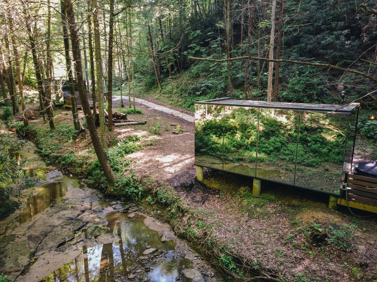 Modern Mirror Home| Creek| Hot-tub | Glass House3